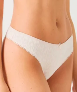 Alternative view of colaless alg/lycra